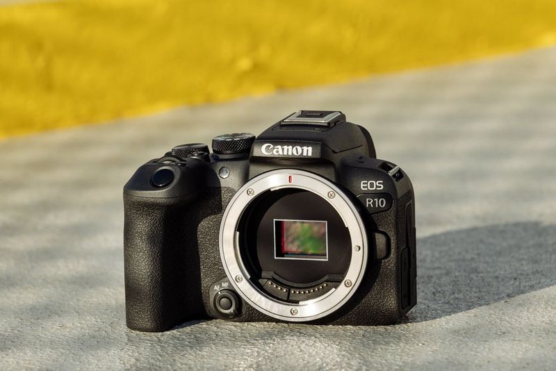 Canon EOS R10 Camera - Canon Georgia