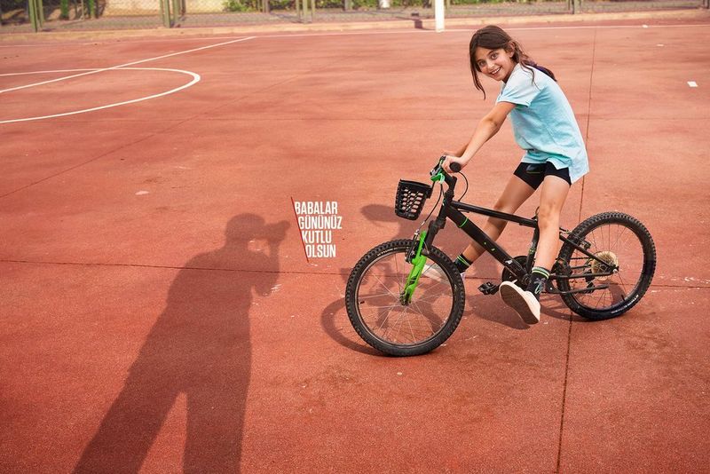 Canon_FathersDay_Bike_Redbar_NoLogo_NoExclam_Turkish