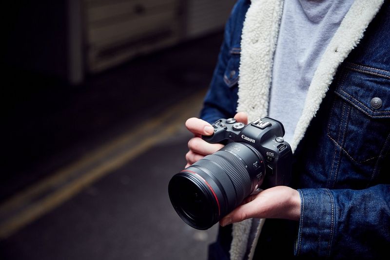 Canon EOS R5 vs EOS R6 – which is right for you?