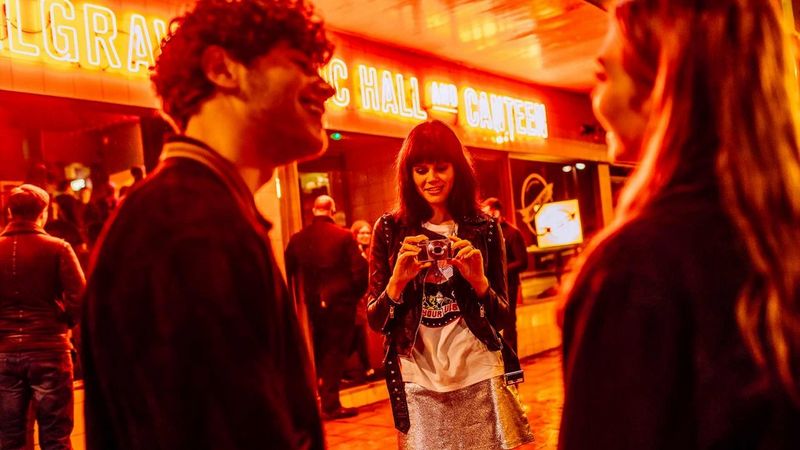 PowerShot G9 X Mark II Black Front Flash Up