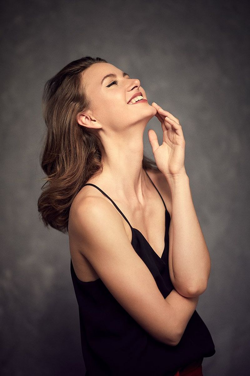 Caffier switched from flash to tungsten, from very natural skin tones to heavy creative make-up, shooting with the EF 85mm f/1.4L IS USM.