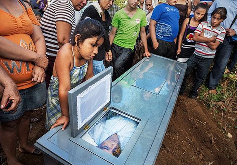 Ed Kashi tells the story of a deadly epidemic