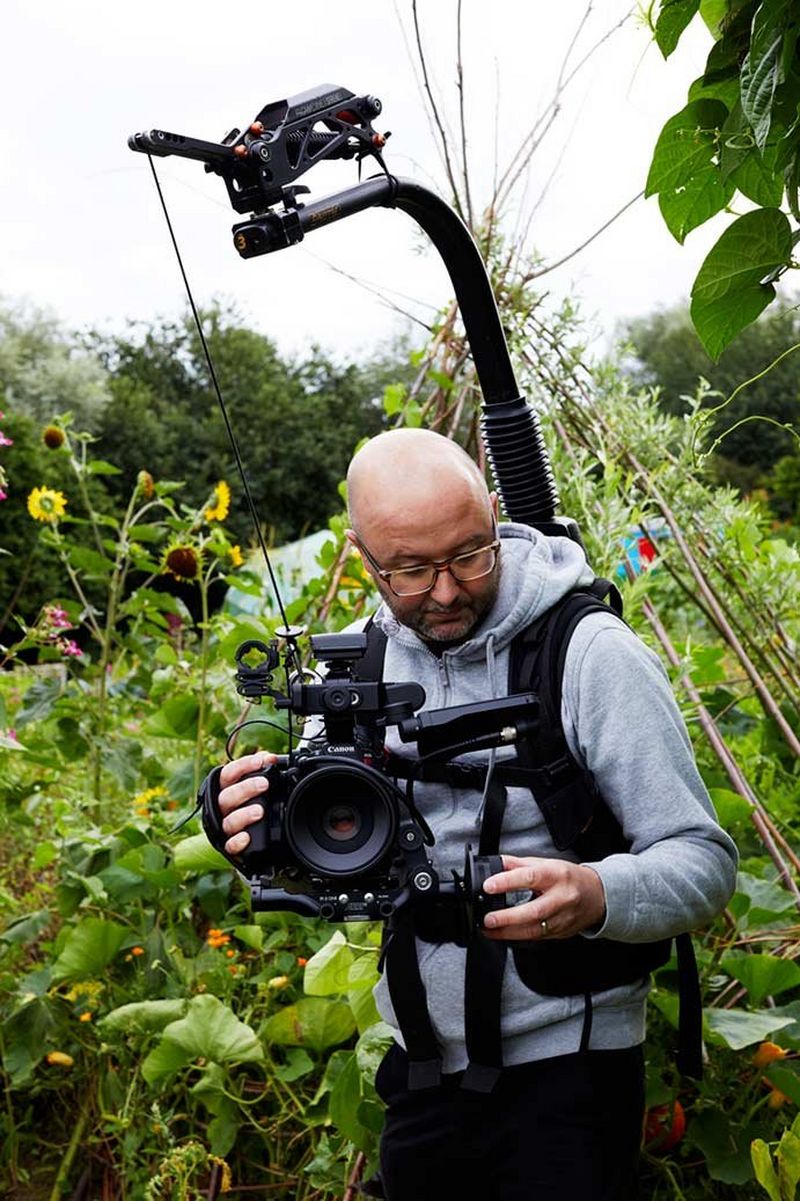 The CN-E18-80mm T4.4 L IS KAS S lens was chosen for its autofocus function, and its ability to focus as close as 0.5 metres. 