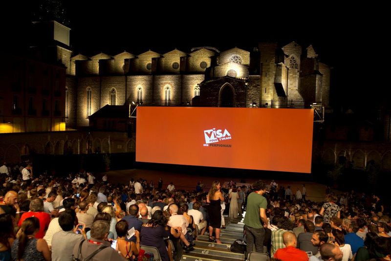The photojournalism crowds gather at a Visa pour l’Image 2016 screening. 