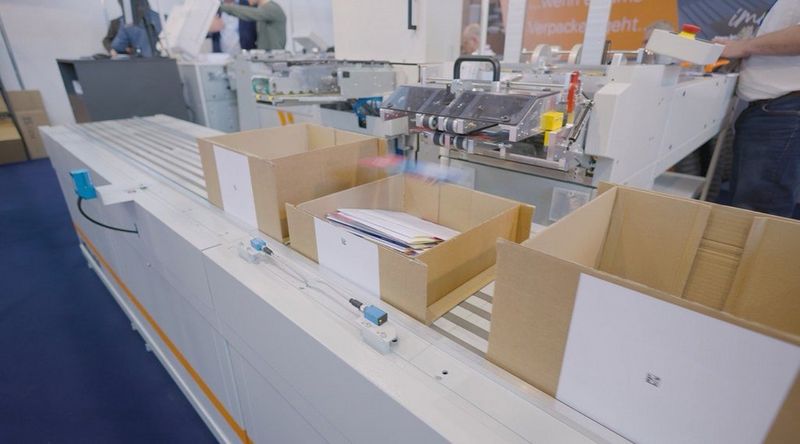 Wie greifen Dokumenten- und Warenfluss in automatisierten Logistikumgebungen ineinander?