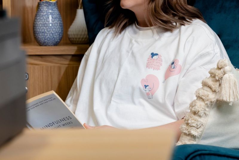 Comment créer des t-shirts personnalisés à la maison (avec du papier transfert à repasser)
