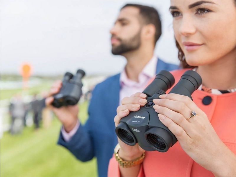 CANON’S RANGE OF BINOCULARS