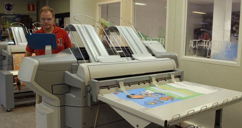 Canon ColorWave 700 printing poster