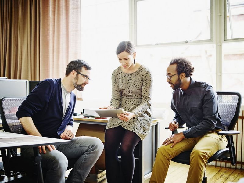 Tiedon luokittelu, poiminta ja vahvistaminen tekoälyyn pohjautuvalla teknologialla