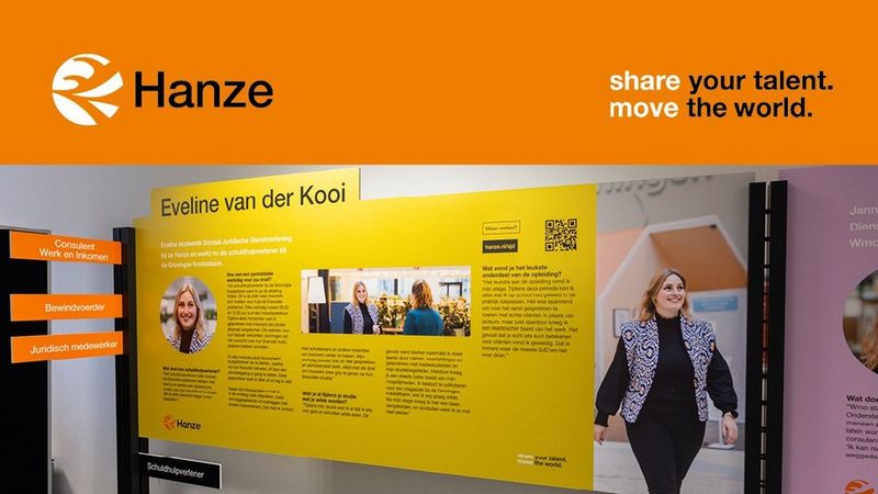 Tentoonstelling van juridische beroepen in klaslokaal van Hanzehogeschool 