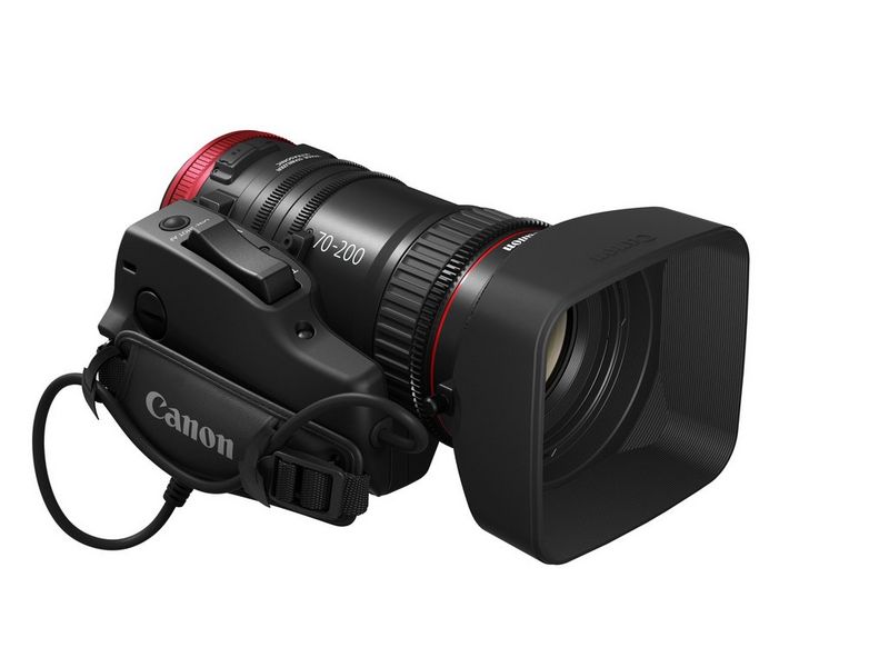 Un obiettivo Canon CN-E70-200mm T4.4 L IS con impugnatura.