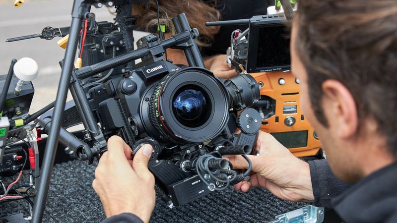 Откройте для себя профессиональное видеооборудование Canon и переосмыслите возможности видеографии