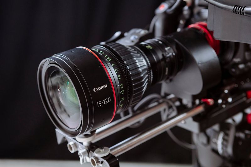 
       Wide-angle with extra reach
     