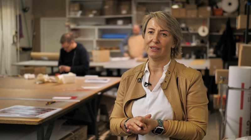 Employee of Comers in front of Colorado roll-to-roll printer