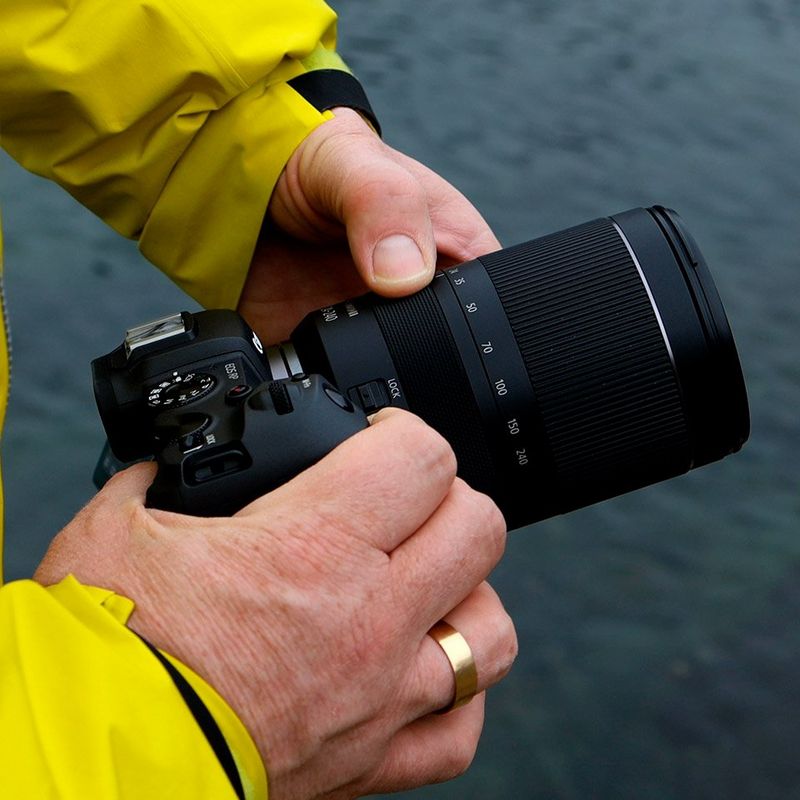 
       
       
       Объектив из линейки RF
     
     
     