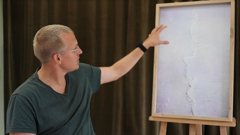 Regardez la vidéo du photographe Daniel Rye qui parle du processus artistique de son travail.