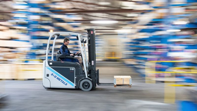 Man operates a forklift in a warehouse
