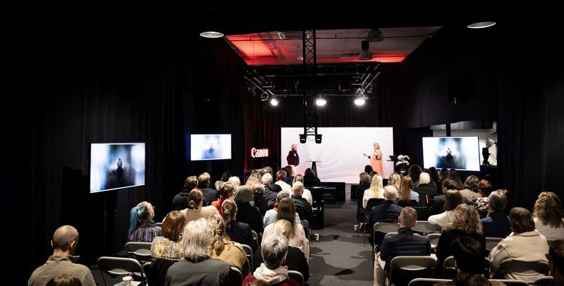 Med over 110 påmeldte deltakere ble det tydelig at interessen for temaet er stor. Canon samlet arkitekter, designere, merkevarebyggere og andre fagfolk til inspirasjon, samtale og nye perspektiver på hva interiør og identitet kan være.