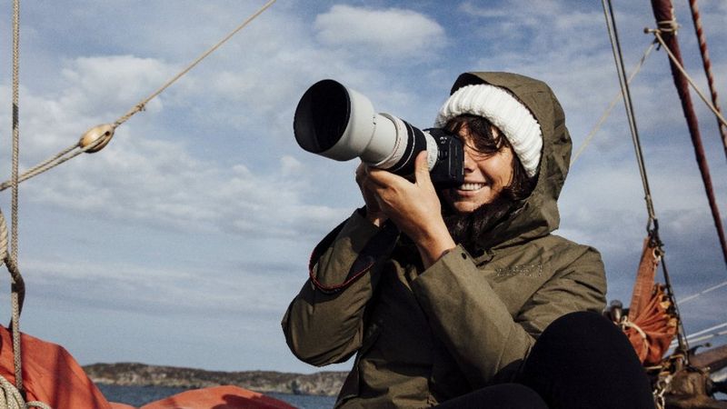 ecom_Best_Travel_Camera_250D_Banner_1