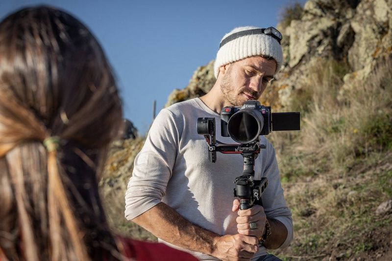 ecom_Camcorder_Cinema_EOS_Nov25_16x9_an