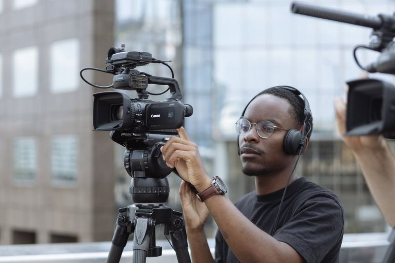 ecom_Camcorder_Professional_Nov25_16x9_an