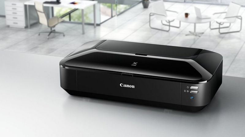 Ein PIXMA iX6850 Drucker in einem modernen Büro.