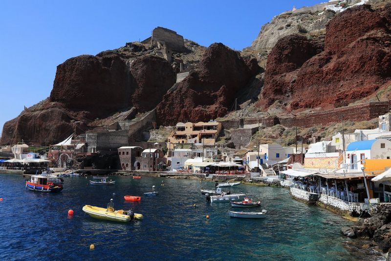 A coastal scene, taken on the Canon EF 35mm f/1.4L II USM.