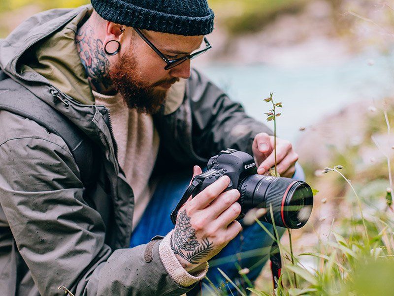 МАЛЪК  ПЪЛНОФОРМАТЕН DSLR  С ГОЛЯМО СЪРЦЕ