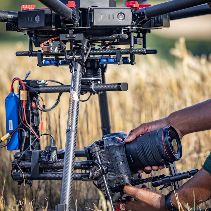 Dronă cu cameră de cinema profesională, EOS C70