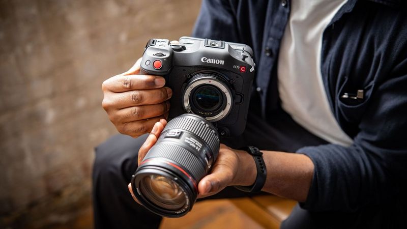 Адаптируйте объективы EF для использования с системой RF Super-35