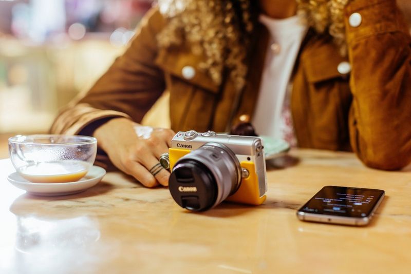 Canon EOS M100 【Wi-Fi搭載！自撮り可◎】 Connect your Canon EOS M100 with your smartphone | Canon