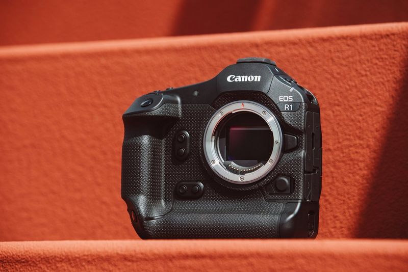 Arkadan aydınlatmalı, istiflenmiş 24,2 megapiksel sensör