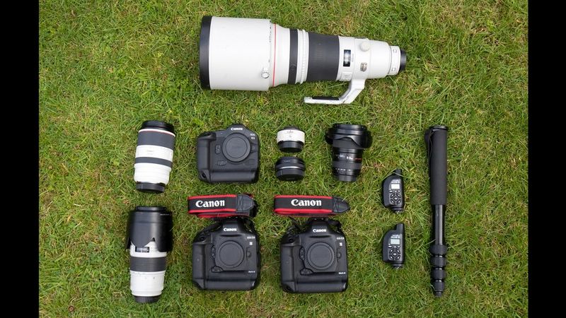 De uitrusting van Molly Darlington bestaat uit camera's en objectieven van Canon.