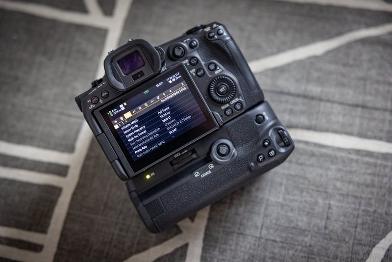 Impugnatura porta batteria e trasmettitore file wireless