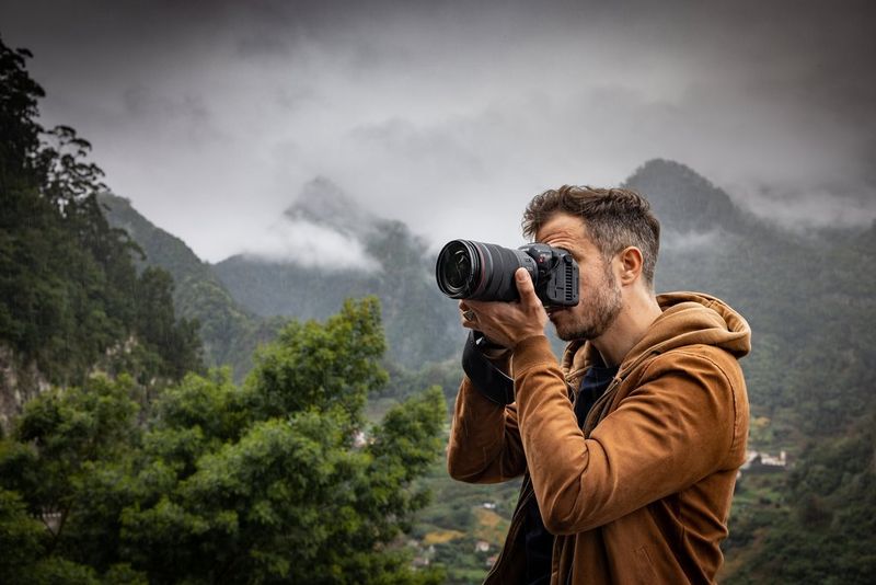 Canon EOS R5 C vs the Canon EOS R5