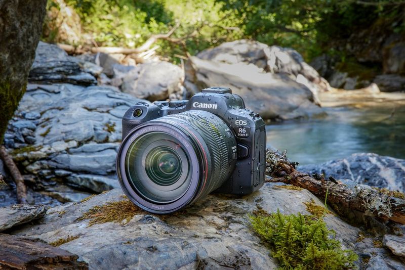 
      EOS R6 Mark II
    