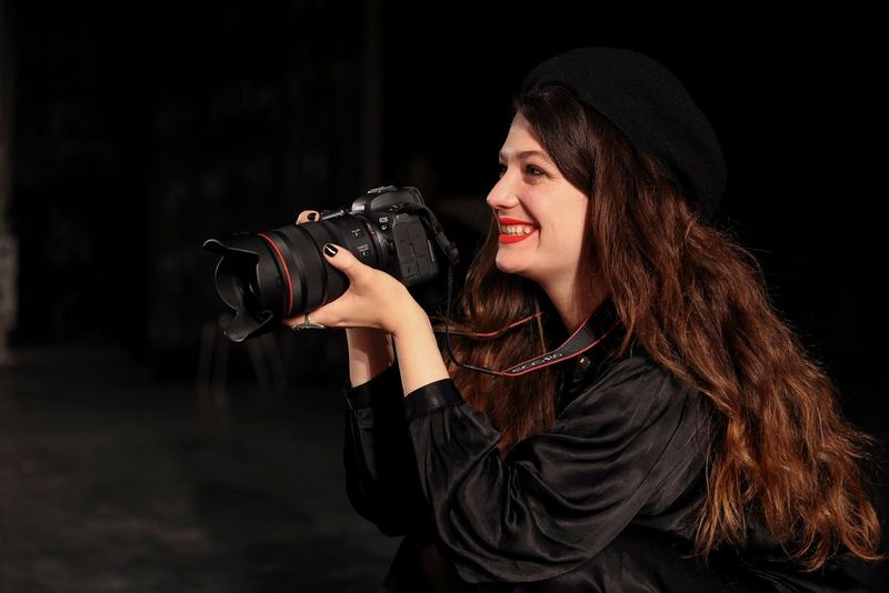 Fashion photographer Wanda Martin with a Canon EOS R6.