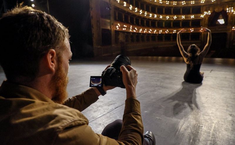 Javier Cortes shooting a ballet dancer at a theatre with the Canon EOS R6