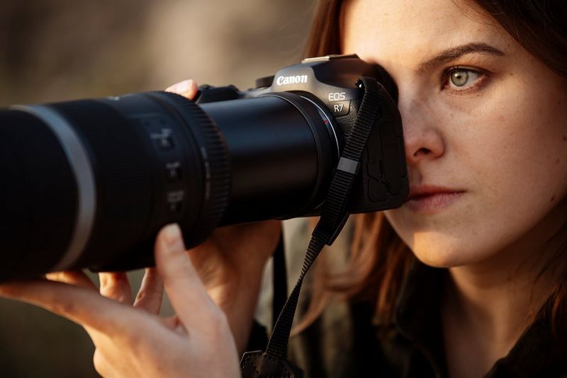 A close-up of Dani Connor shooting with a Canon camera and RF lens.