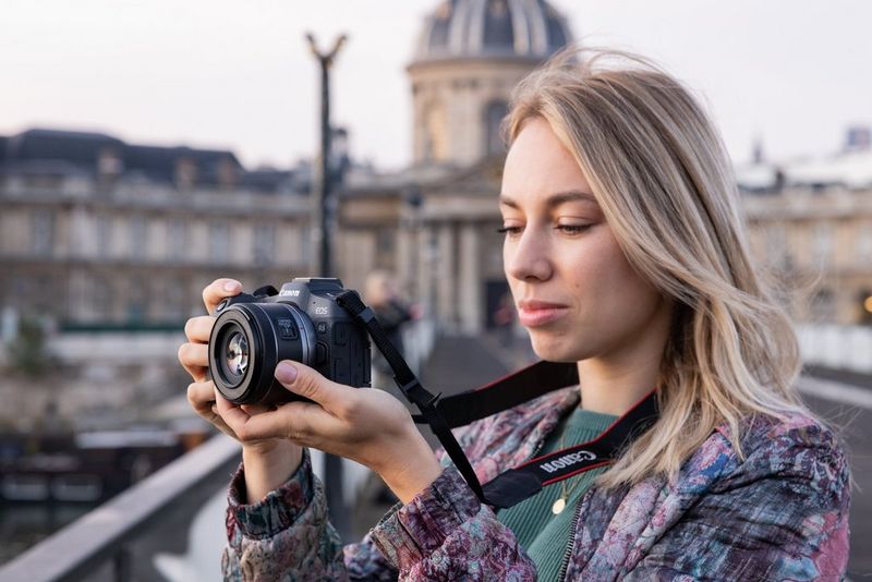 Canon EOS R8: green Paris full-frame challenge