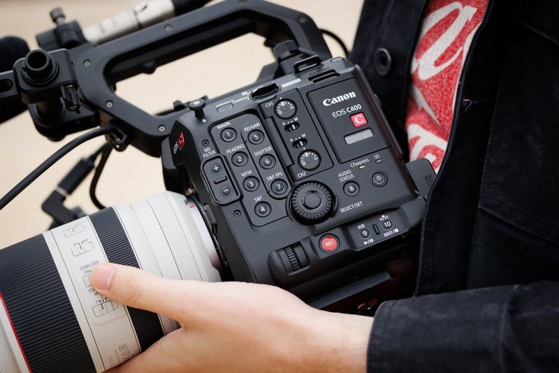 كاميرا EOS C400 من Canon