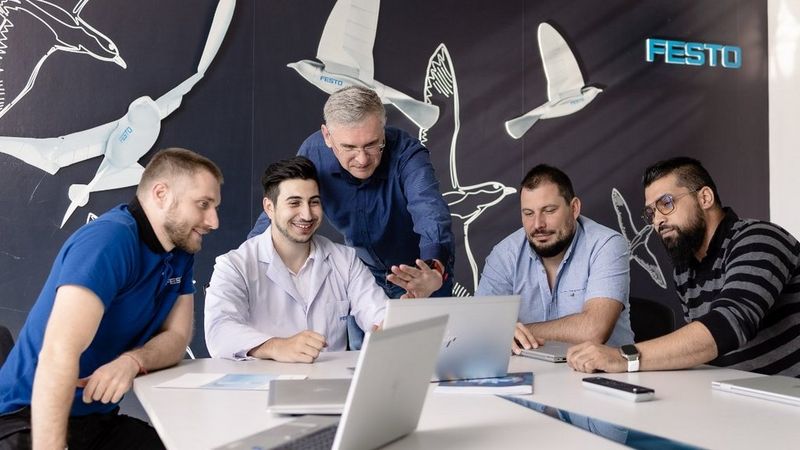 Festo Production team meeting