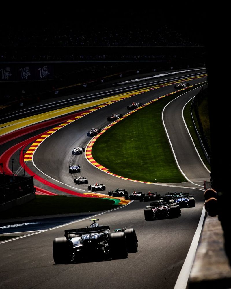 Formula 1 race start captured in dramatic light and shadow by Florent Gooden using a Canon EOS R
