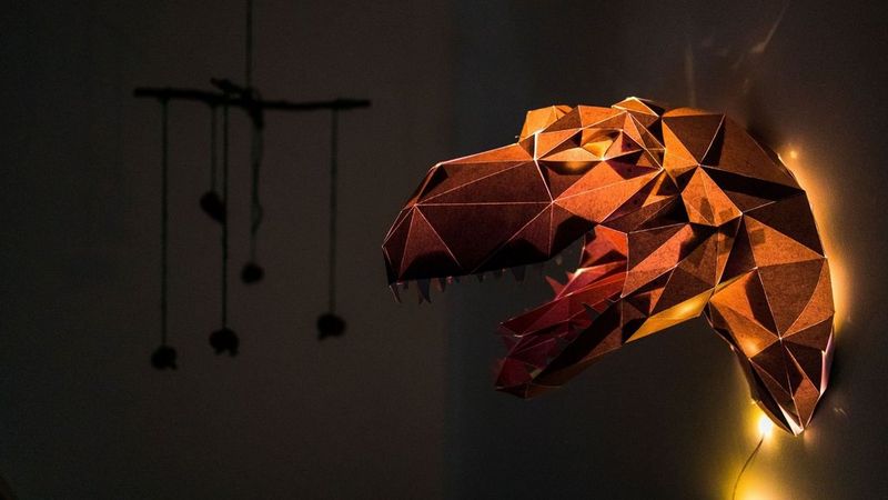 Playing, learning and dreaming with a dinosaur-themed bedtime routine