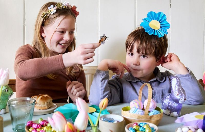 Papieren bloemenkronen