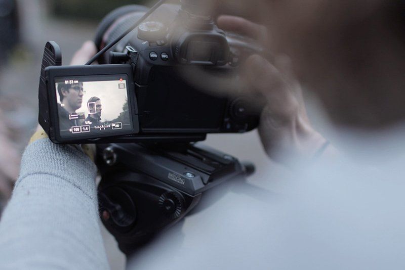 Geoff looking at the LCD screen on the back of EOS 800D filming Robot Man video.