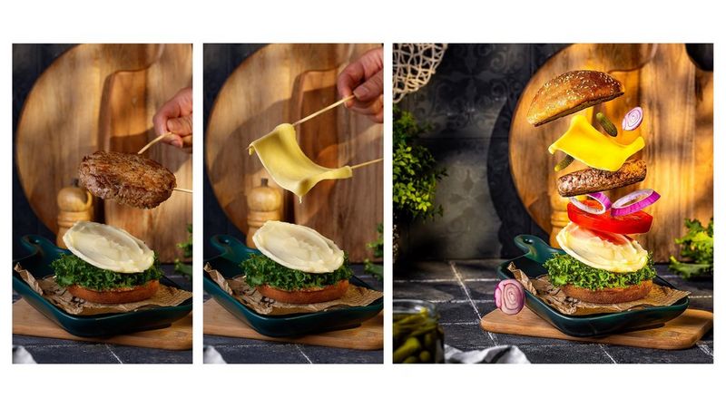 Een compositie van een reeks foto's van wafels, gegarneerd met blauwe bessen en karamel, geserveerd met een kopje thee, gepresenteerd op een levendig mosterdgeel oppervlak.