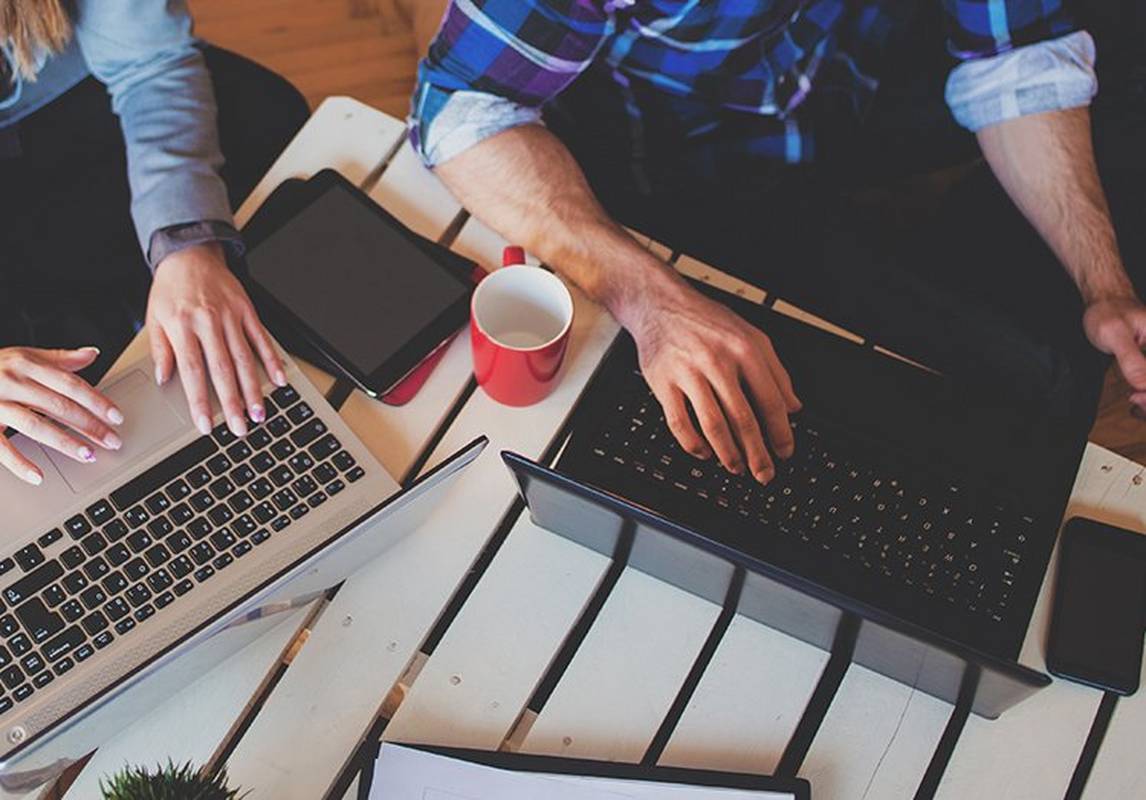 Embracing_the_IoT_connected_workplace