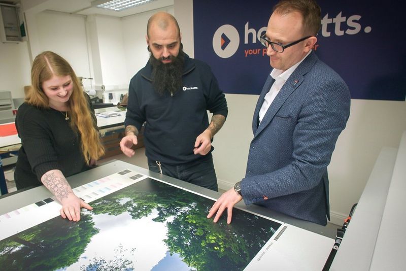 Hacketts avec Canon : l'excellence de l'impression à plat