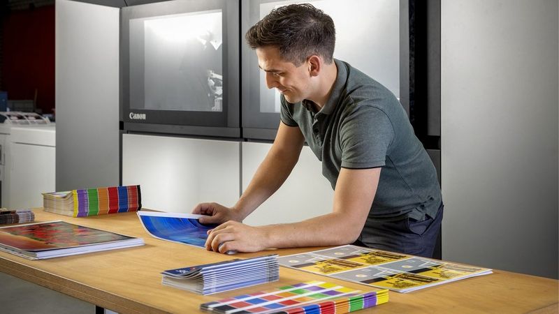 Cyfrowe rozwiązania dla drukarni, które wpływają na satysfakcję klientów.